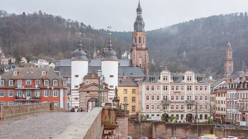 Brückentor und Heiliggeistkirche von der Alten Brücke aus