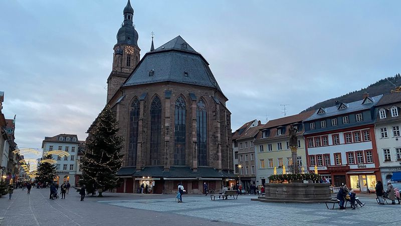 Marktplatz mit Heiliggeistkirche in der Heidelberger Altstadt